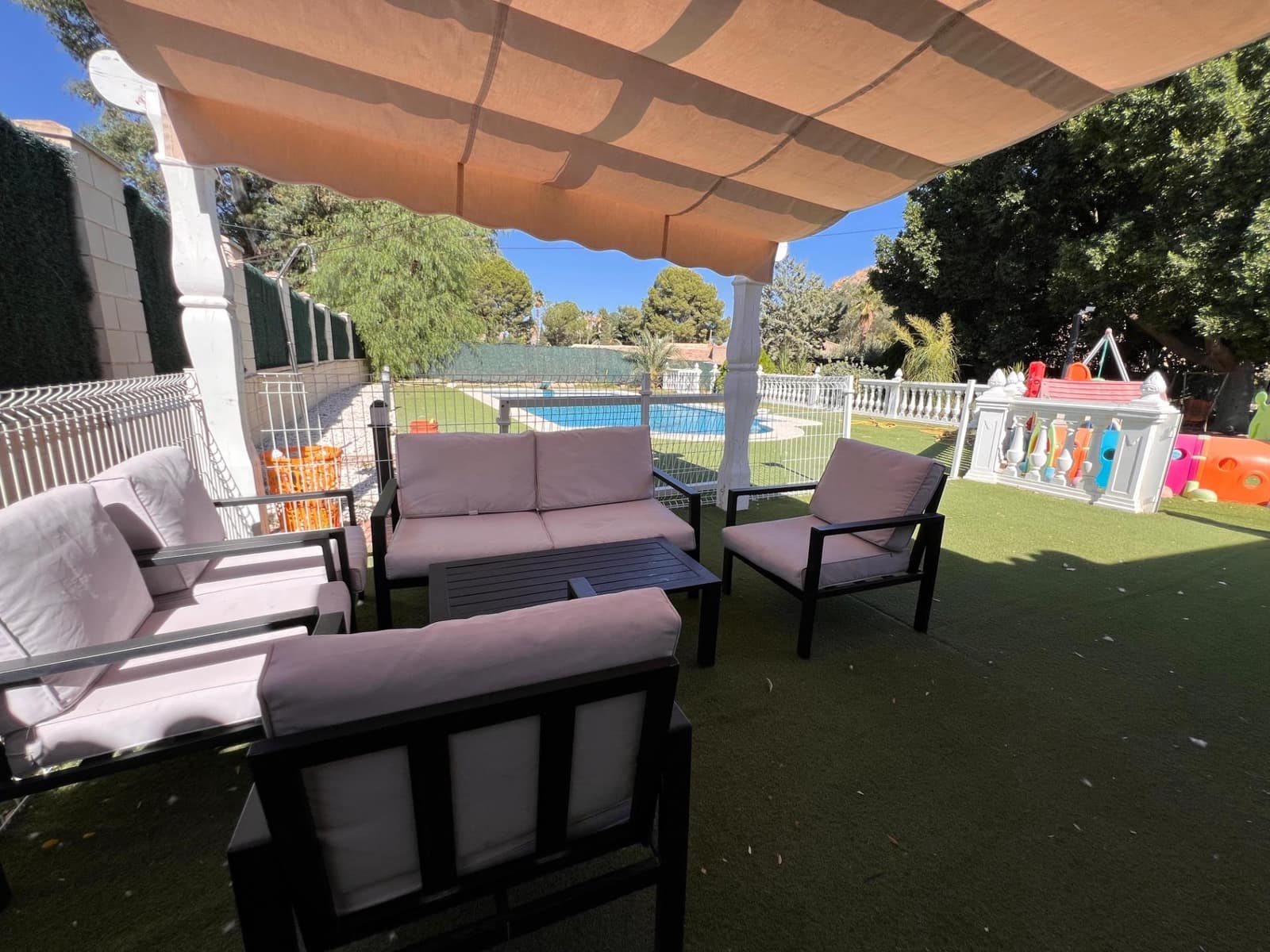 7 Zimmer Villa zu verkaufen in Callosa de Segura mit Pool - 560.000 € (Ref: 9215817)