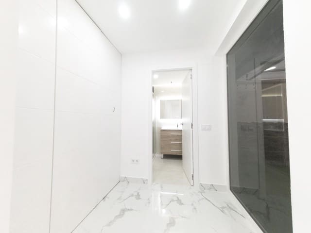 3 makuuhuone Huoneisto myytävänä paikassa Playa de los Náufragos, Torrevieja mukana 
autotalli - 209 000 € (Ref: 9256274)