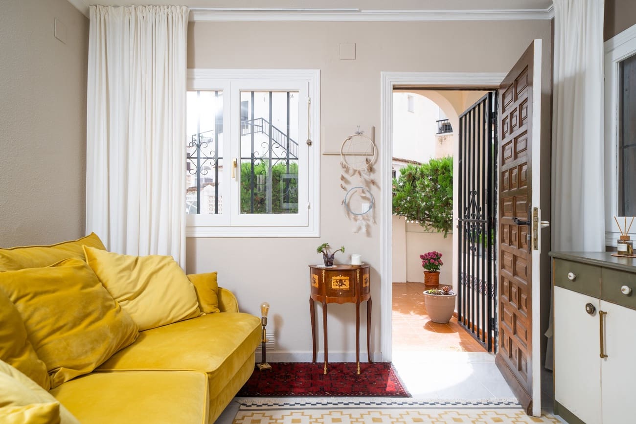 2 soveværelse Bungalow til salg i Torrevieja med swimmingpool - € 180.000 (Ref: 9256297)