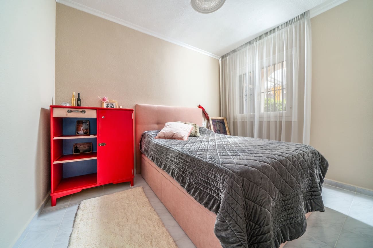 2 soveværelse Bungalow til salg i Torrevieja med swimmingpool - € 180.000 (Ref: 9256297)