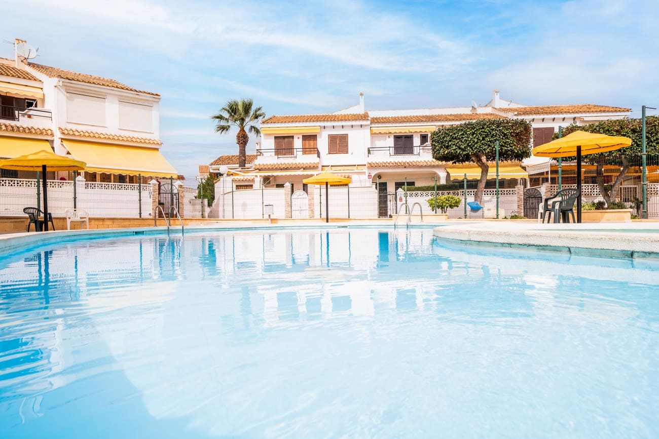 2 soveværelse Bungalow til salg i Torrevieja med swimmingpool - € 180.000 (Ref: 9256297)