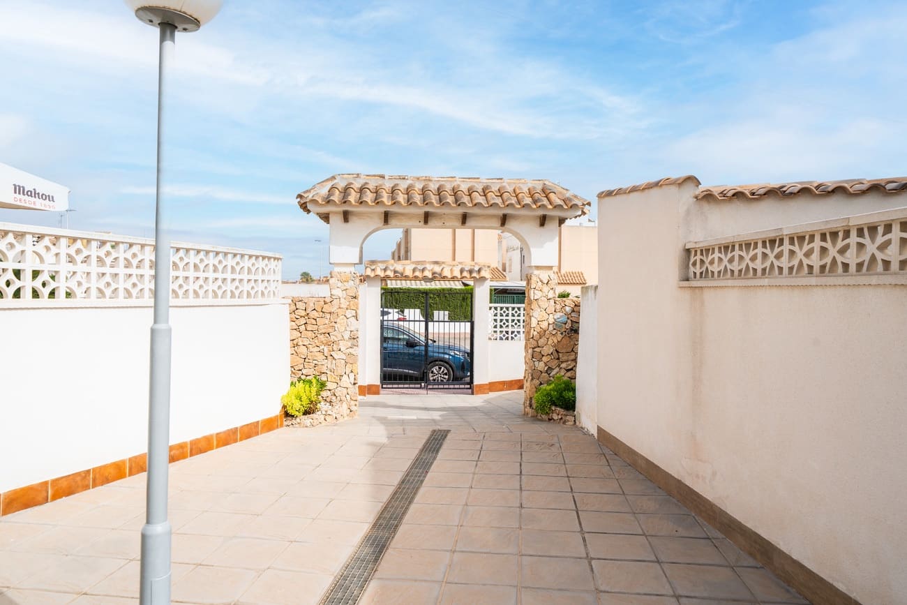2 soveværelse Bungalow til salg i Torrevieja med swimmingpool - € 180.000 (Ref: 9256297)