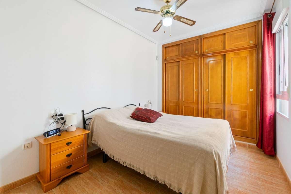 2 makuuhuone Huoneisto myytävänä paikassa Orihuela Costa mukana uima-altaan - 146 000 € (Ref: 9297904)