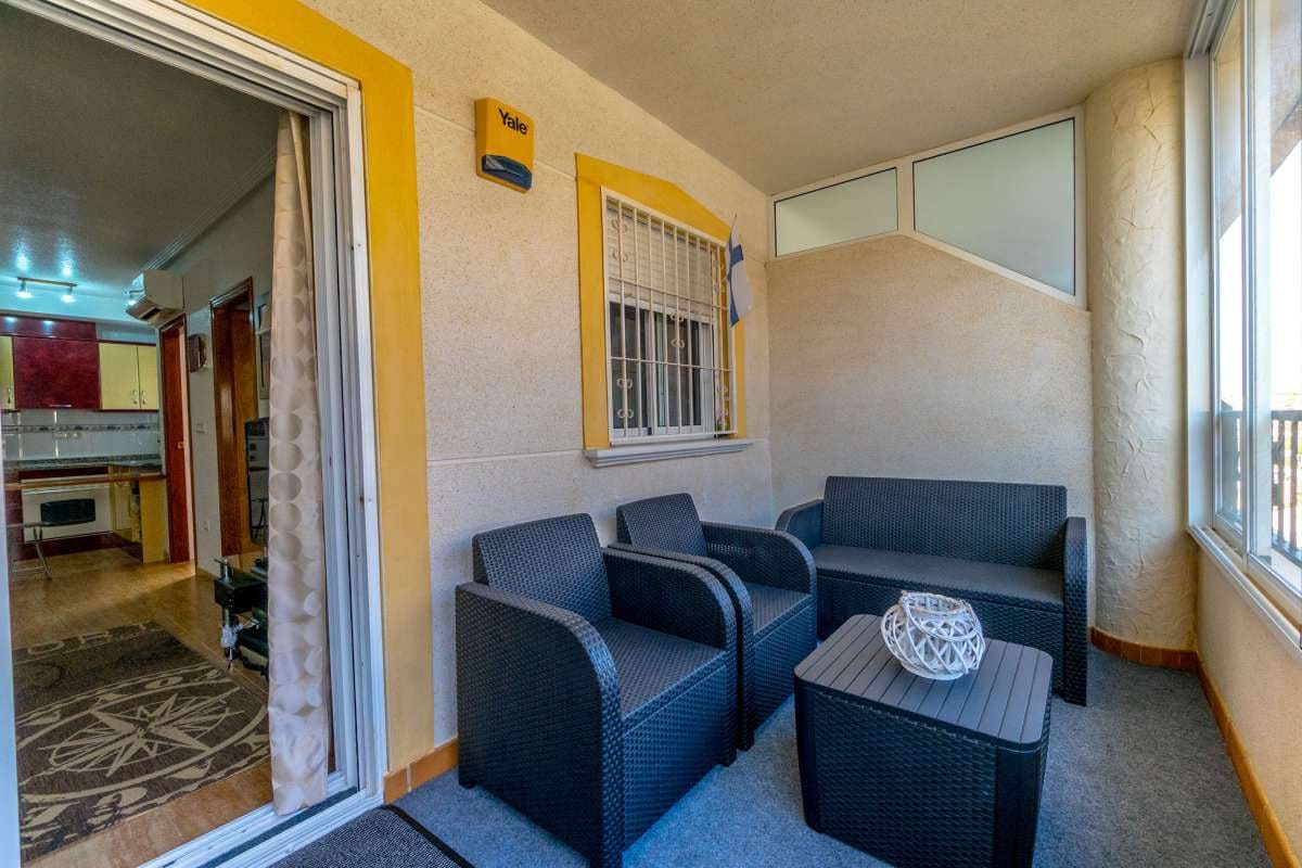 2 makuuhuone Huoneisto myytävänä paikassa Orihuela Costa mukana uima-altaan - 146 000 € (Ref: 9297904)