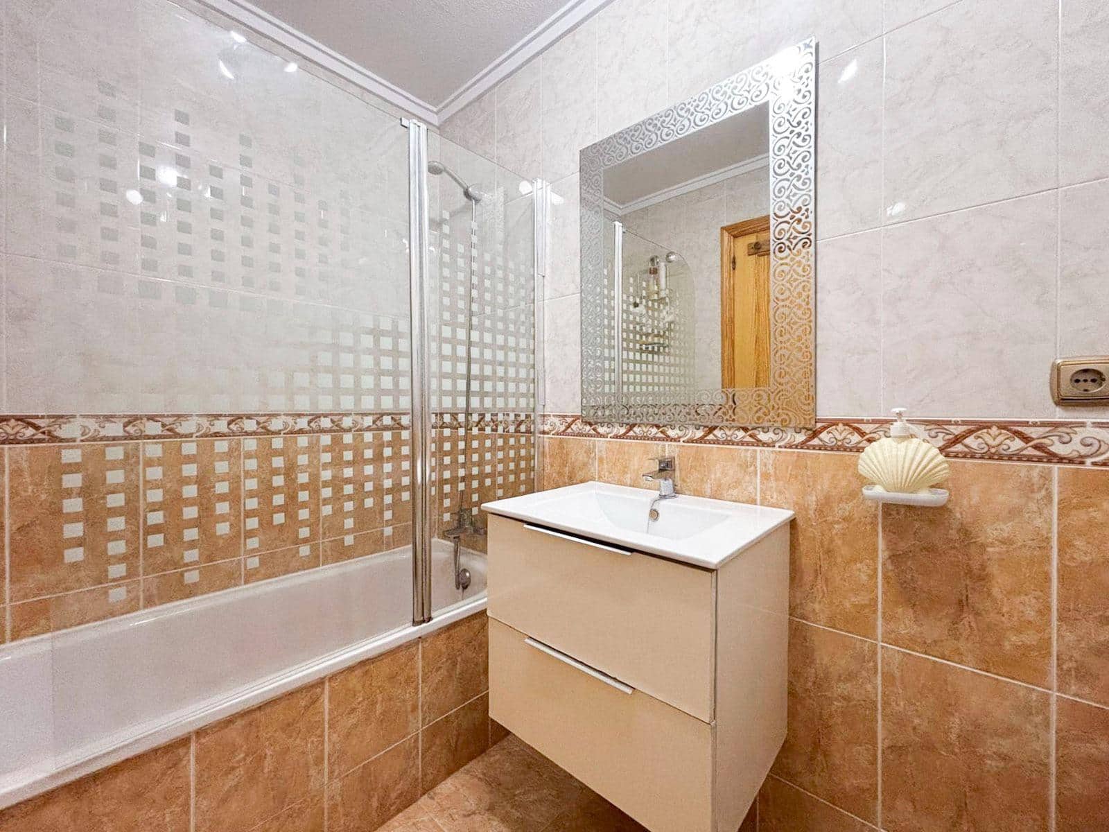 2 sovrum Lägenhet till salu i Torrevieja - 145 900 € (Ref: 9297921)