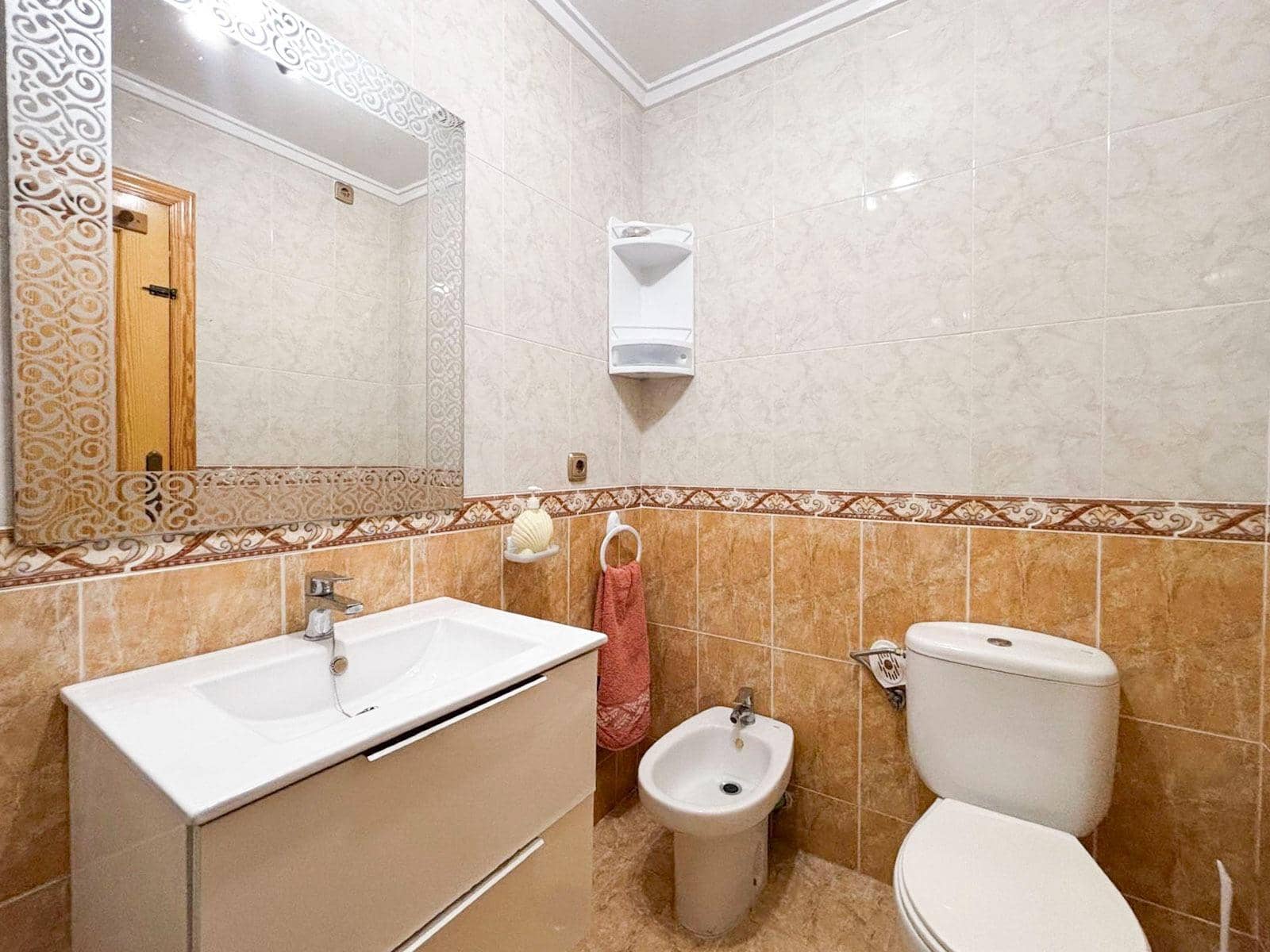 2 sovrum Lägenhet till salu i Torrevieja - 145 900 € (Ref: 9297921)