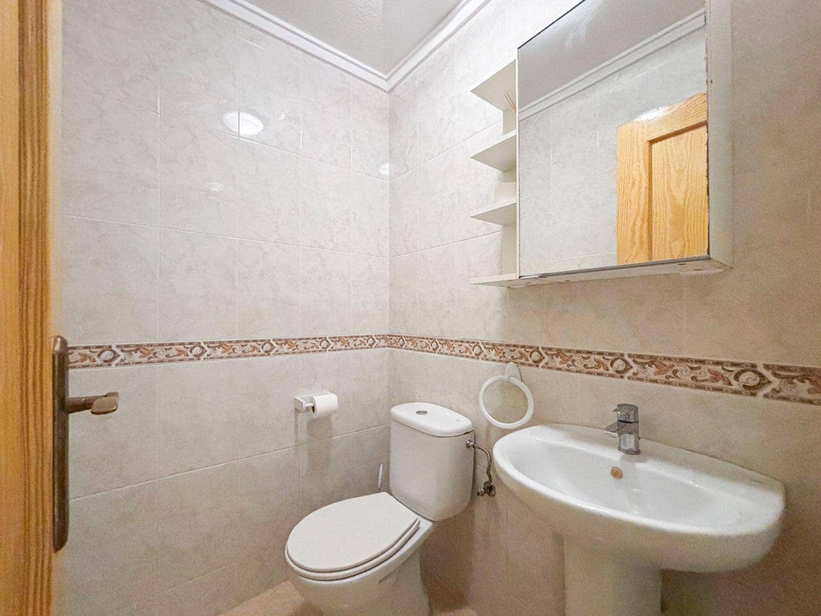 2 sovrum Lägenhet till salu i Torrevieja - 145 900 € (Ref: 9297921)