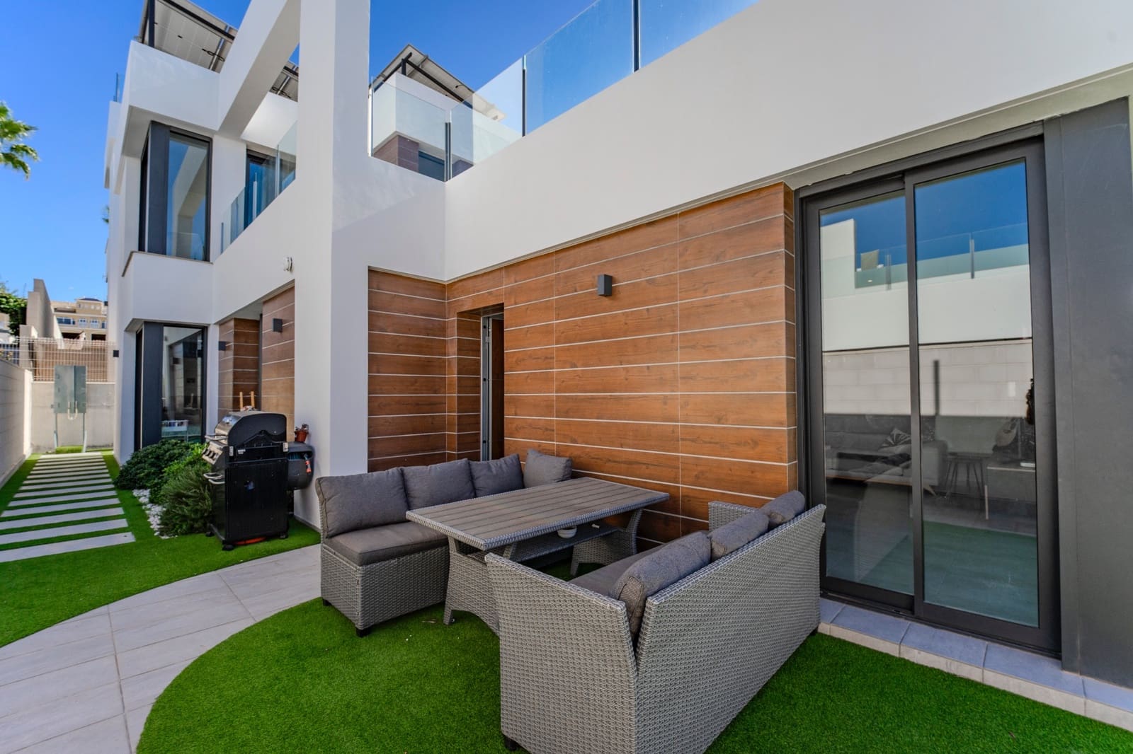 3 bedroom Townhouse for sale in Benijofar with pool - € 470,000 (Ref: 9328556)