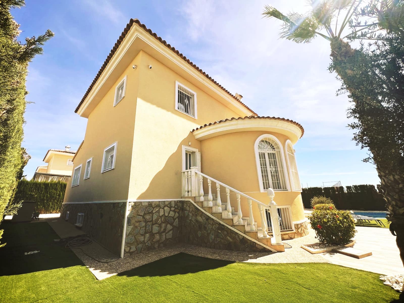 5 makuuhuone Huvila myytävänä paikassa Ciudad Quesada - 857 000 € (Ref: 9328591)