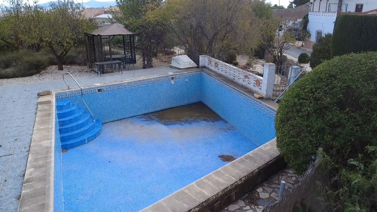 4 soveværelse Finca/Landehus til salg i Raspay med swimmingpool - € 164.995 (Ref: 9328597)