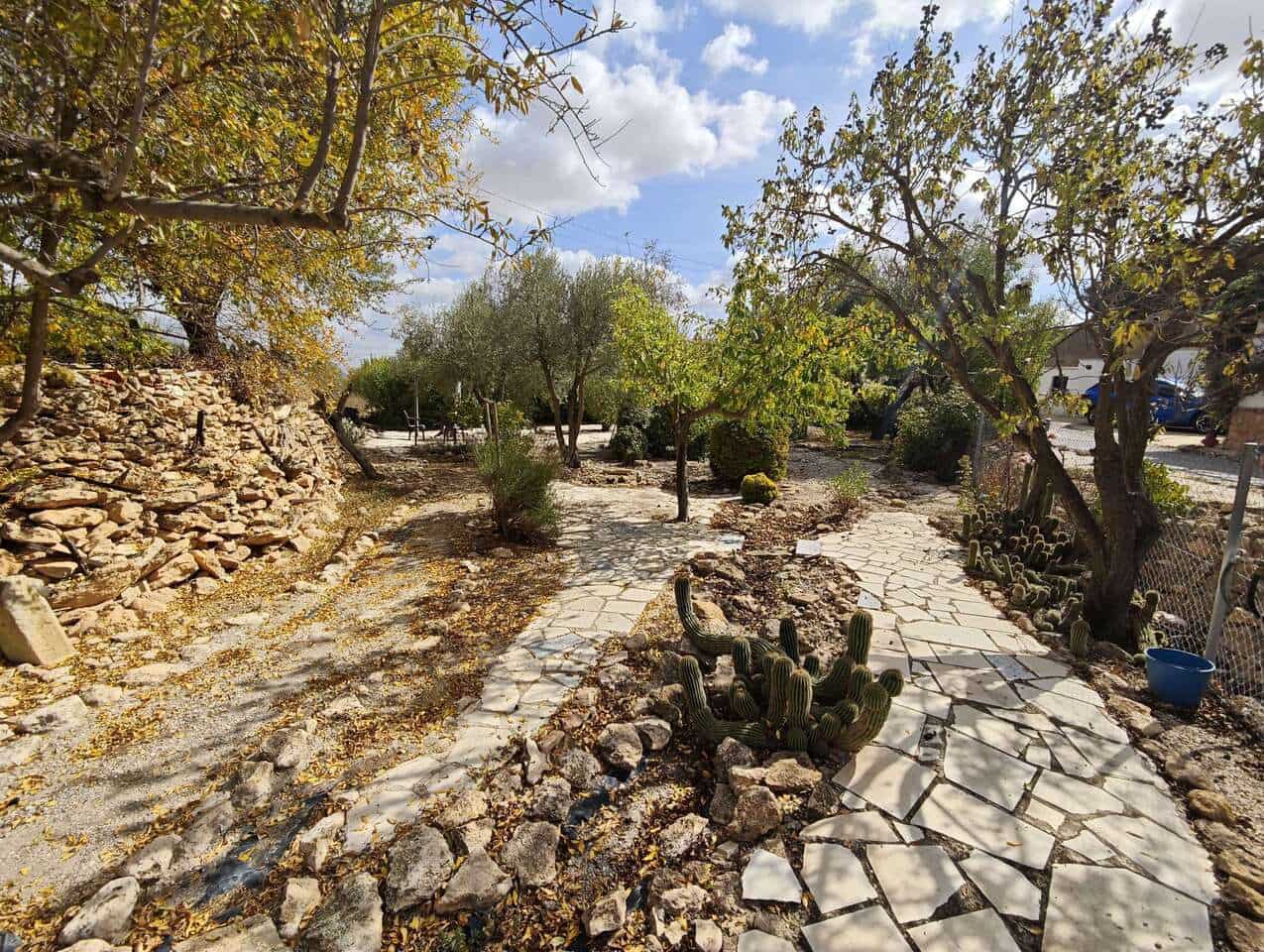 4 soveværelse Finca/Landehus til salg i Raspay med swimmingpool - € 164.995 (Ref: 9328597)