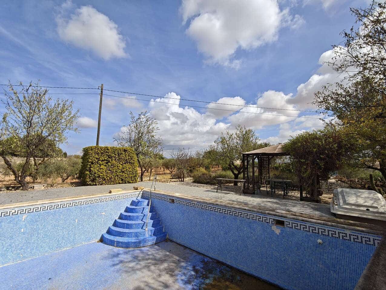 4 soveværelse Finca/Landehus til salg i Raspay med swimmingpool - € 164.995 (Ref: 9328597)