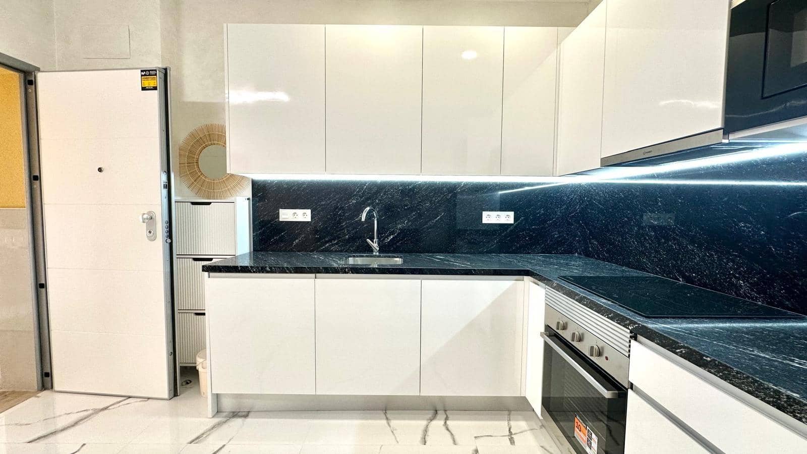 2 sypialnia Apartament na sprzedaż w Torrevieja - 250 000 € (Ref: 9328600)