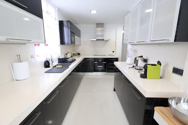 Chalet de 4 habitaciones en Cabo Roig, Orihuela en venta con piscina garaje - 1.190.000 € (Ref: 9328610)