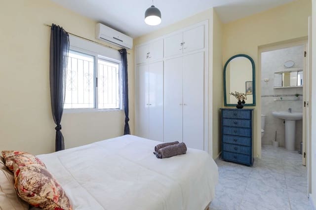 2 bedroom Villa for sale in Blue Lagoon with pool garage - € 249,000 (Ref: 9338605)