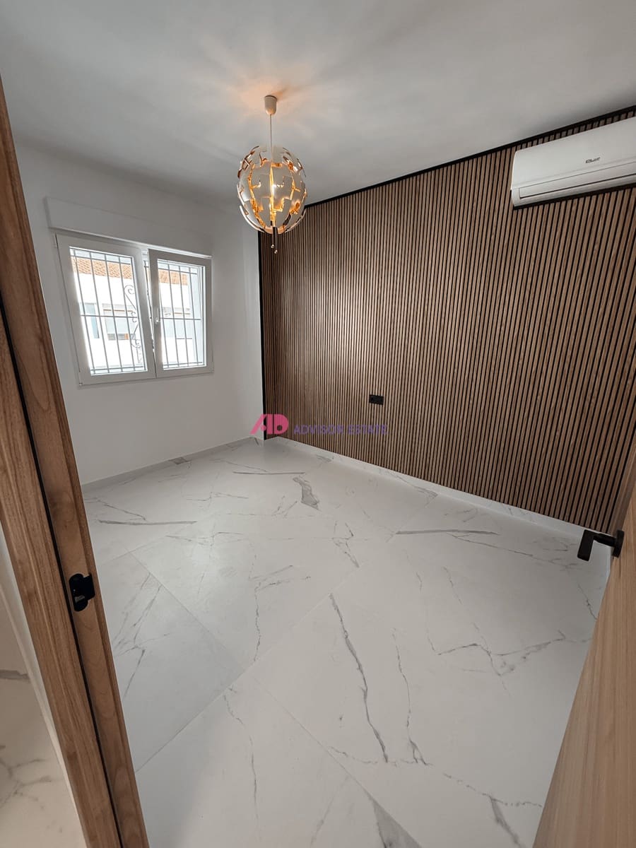 2 soverom Penthouse til salgs i Torrevieja med svømmebasseng - € 165 000 (Ref: 9338610)