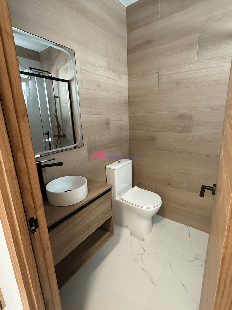 2 soverom Penthouse til salgs i Torrevieja med svømmebasseng - € 165 000 (Ref: 9338610)