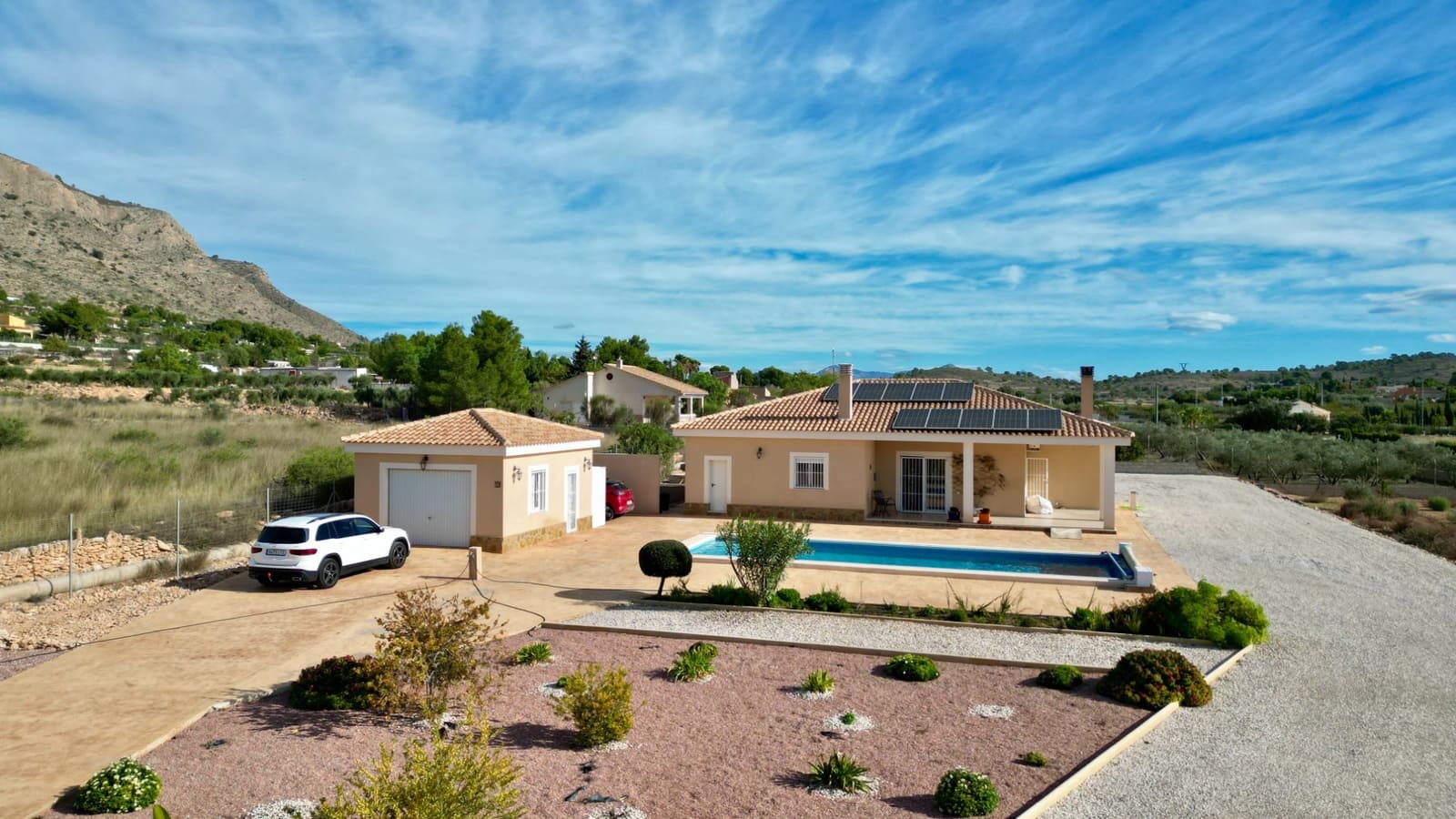 Chalet de 4 habitaciones en Hondón de las Nieves en venta con piscina garaje - 399.000 € (Ref: 9338624)