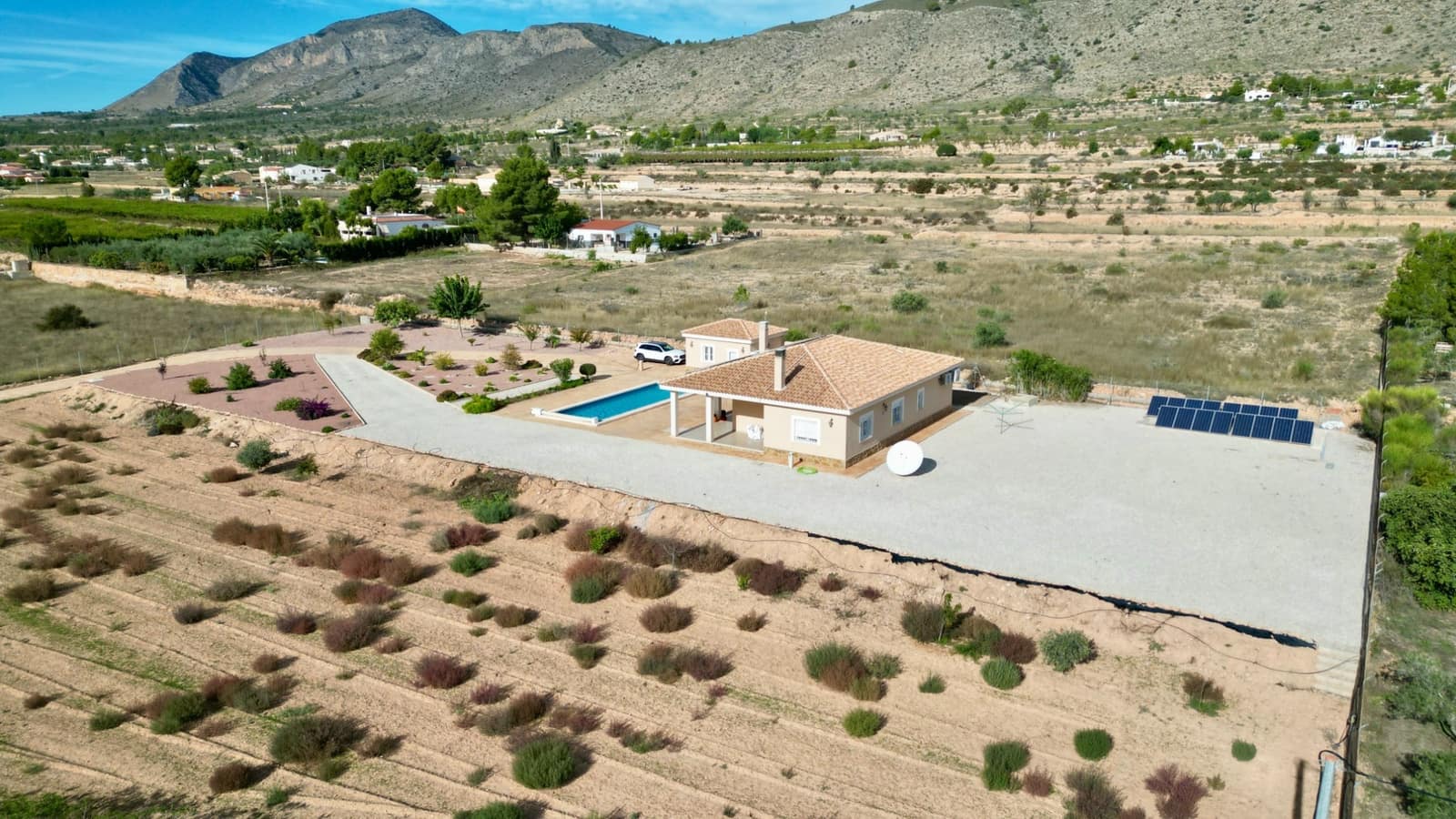 Chalet de 4 habitaciones en Hondón de las Nieves en venta con piscina garaje - 399.000 € (Ref: 9338624)