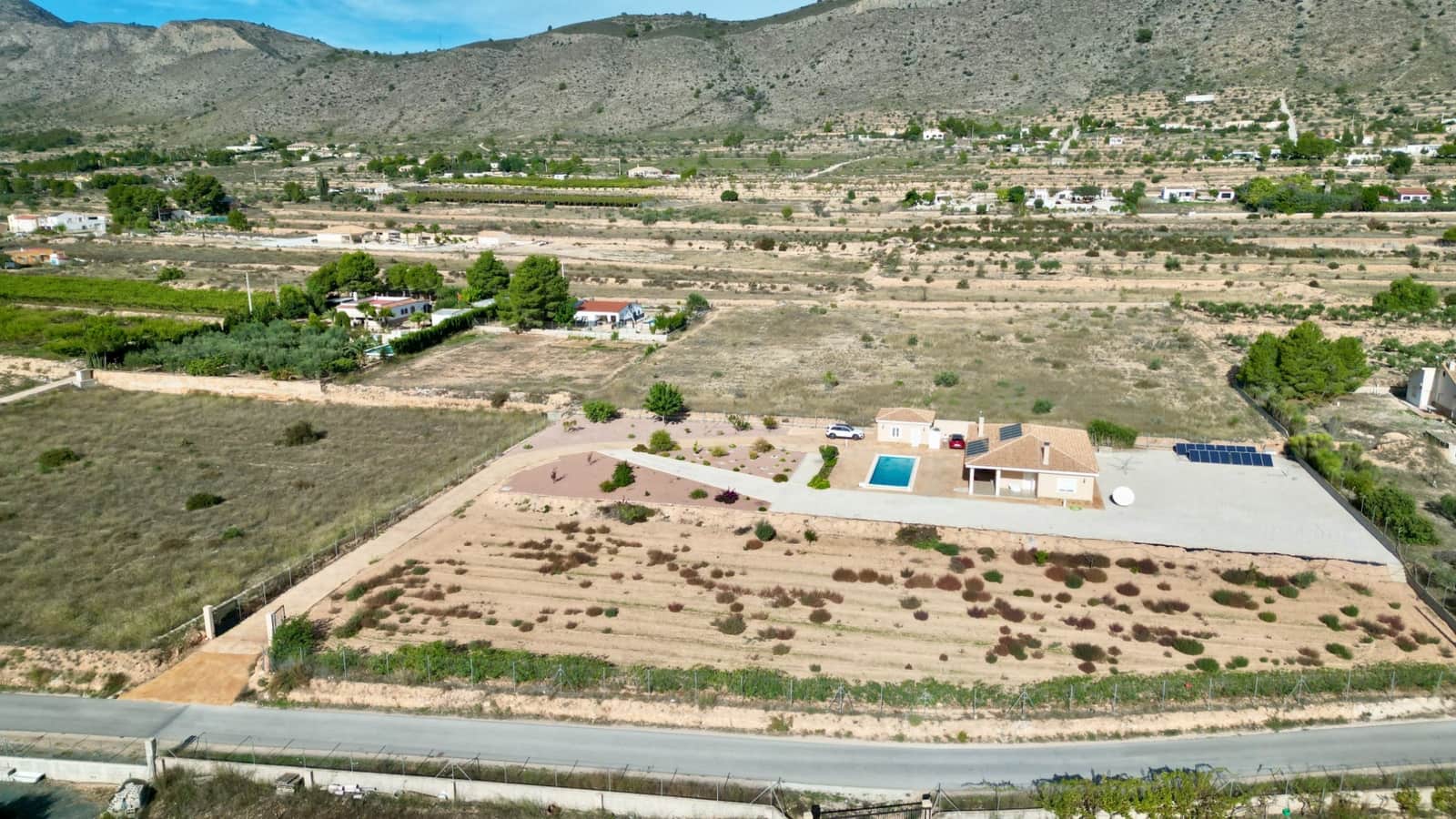 Chalet de 4 habitaciones en Hondón de las Nieves en venta con piscina garaje - 399.000 € (Ref: 9338624)