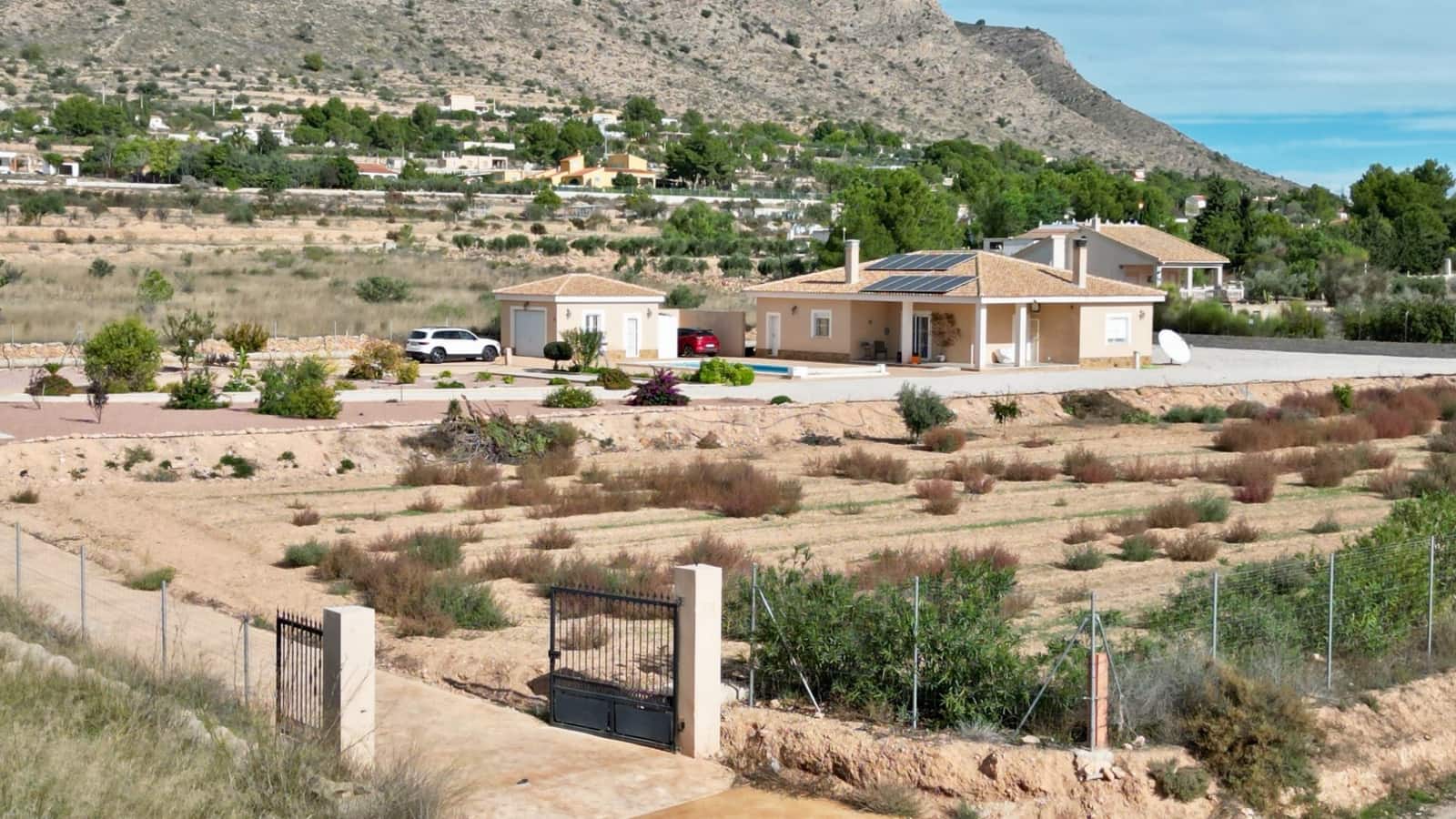 Chalet de 4 habitaciones en Hondón de las Nieves en venta con piscina garaje - 399.000 € (Ref: 9338624)