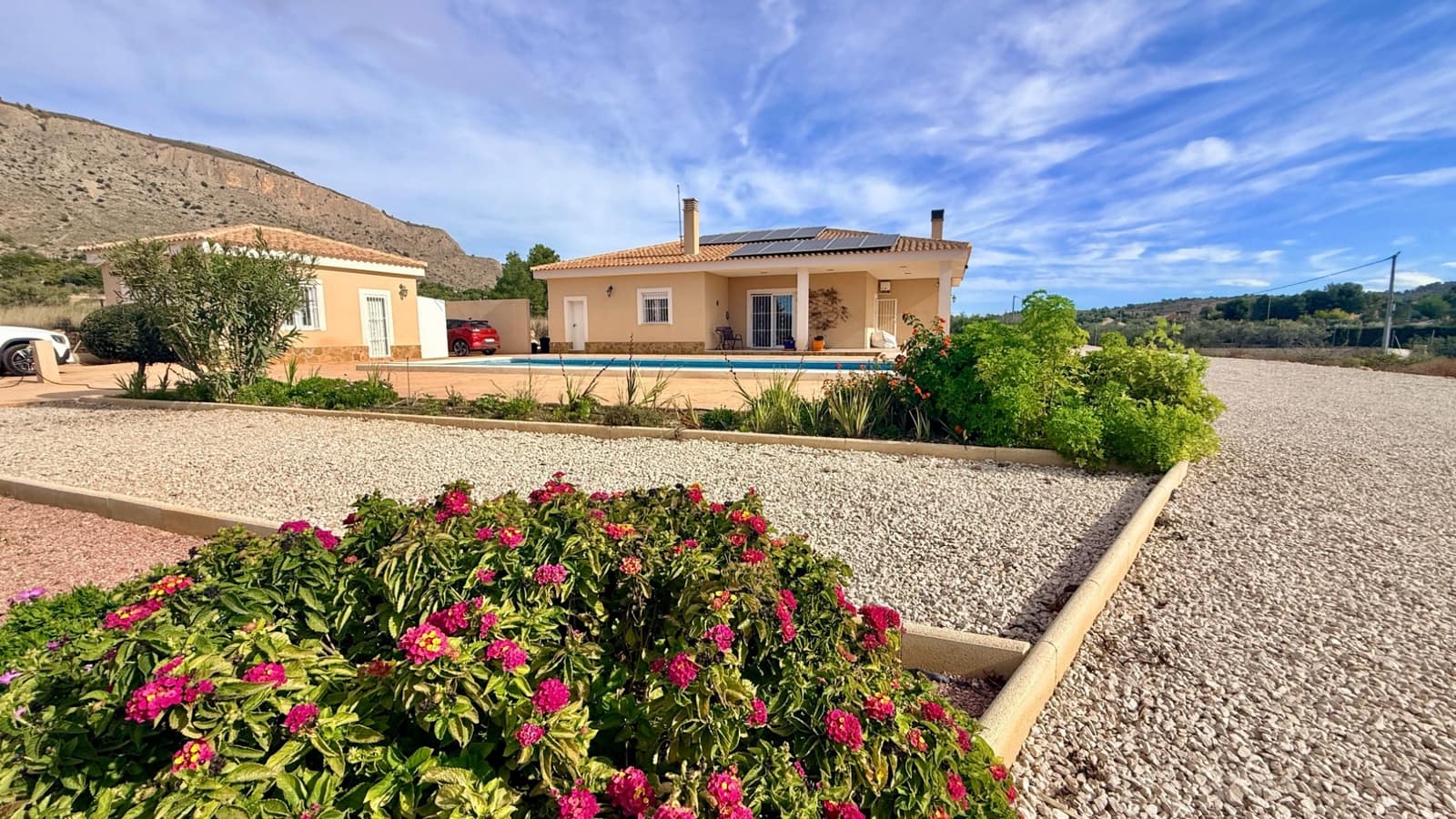 Chalet de 4 habitaciones en Hondón de las Nieves en venta con piscina garaje - 399.000 € (Ref: 9338624)