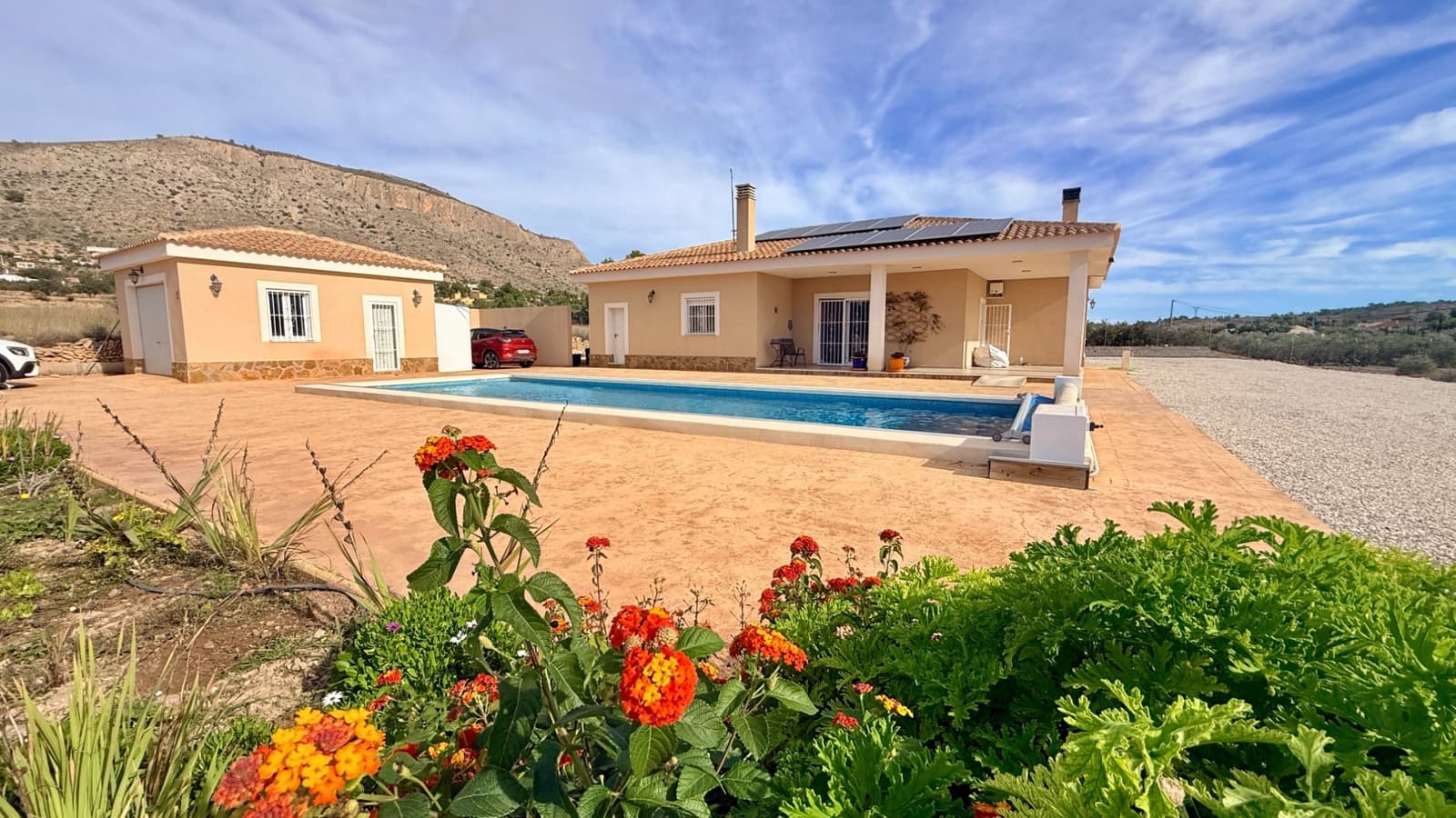 Chalet de 4 habitaciones en Hondón de las Nieves en venta con piscina garaje - 399.000 € (Ref: 9338624)