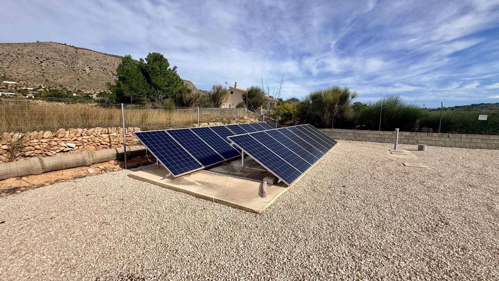 Chalet de 4 habitaciones en Hondón de las Nieves en venta con piscina garaje - 399.000 € (Ref: 9338624)