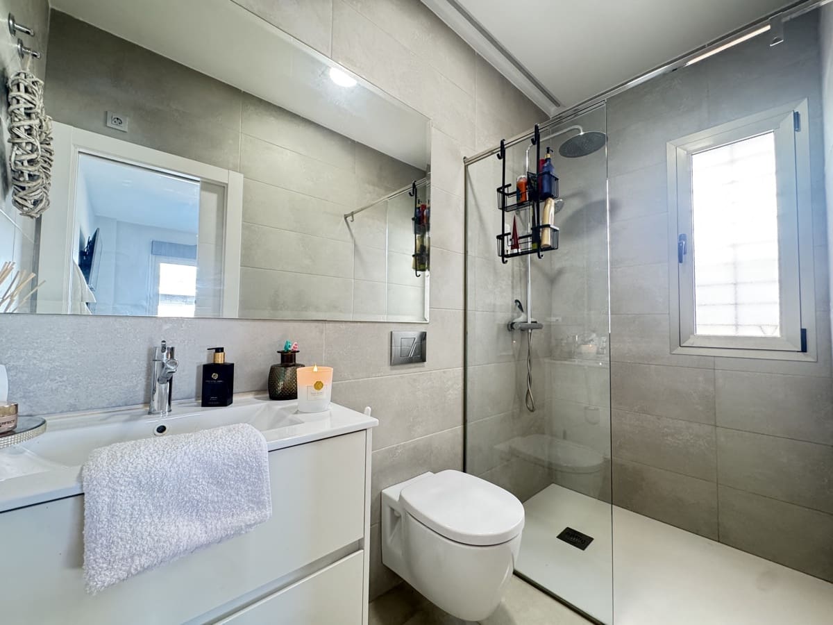 3 bedroom Villa for sale in Villamartin with pool - € 369,950 (Ref: 9338628)