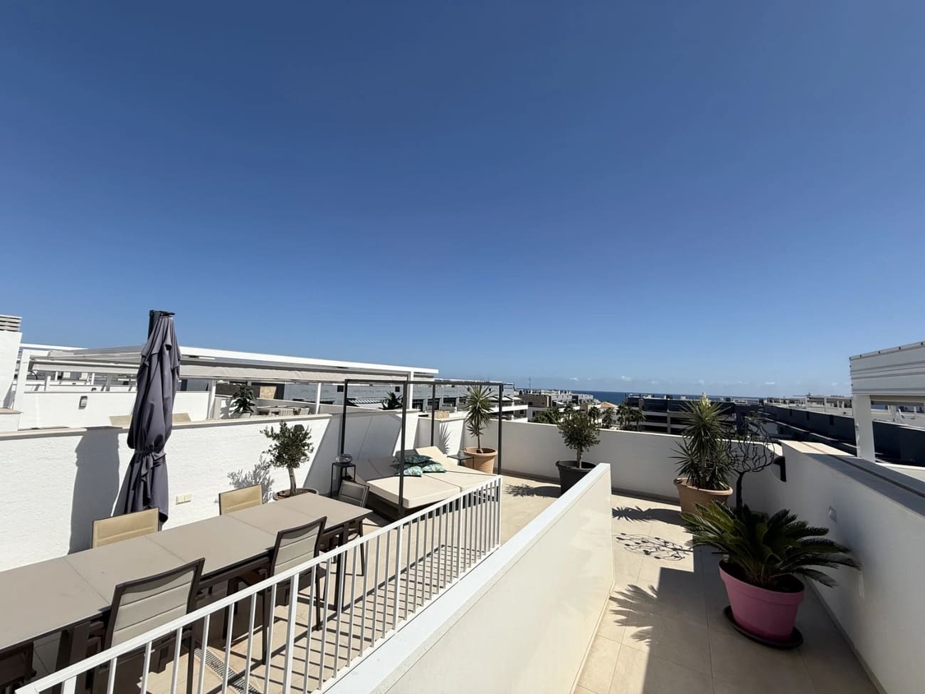 2 makuuhuone Kattohuoneisto myytävänä paikassa Playa Flamenca mukana uima-altaan - 499 000 € (Ref: 9338640)