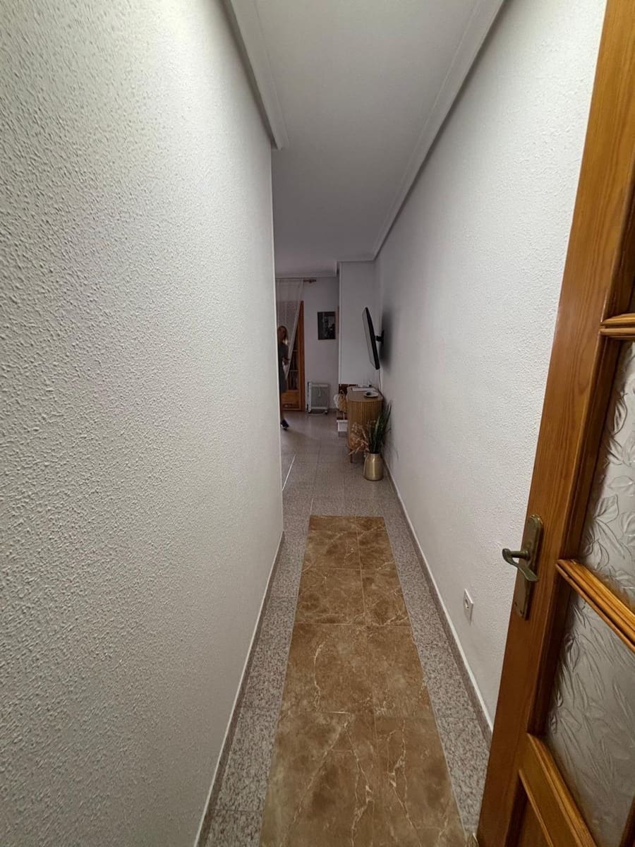 2 makuuhuone Huoneisto myytävänä paikassa Torrevieja mukana uima-altaan - 219 000 € (Ref: 9341660)