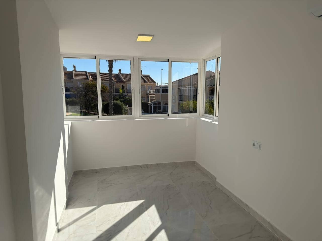 2 Zimmer Haus zu verkaufen in Torrevieja mit Pool Garage - 199.600 € (Ref: 9345520)