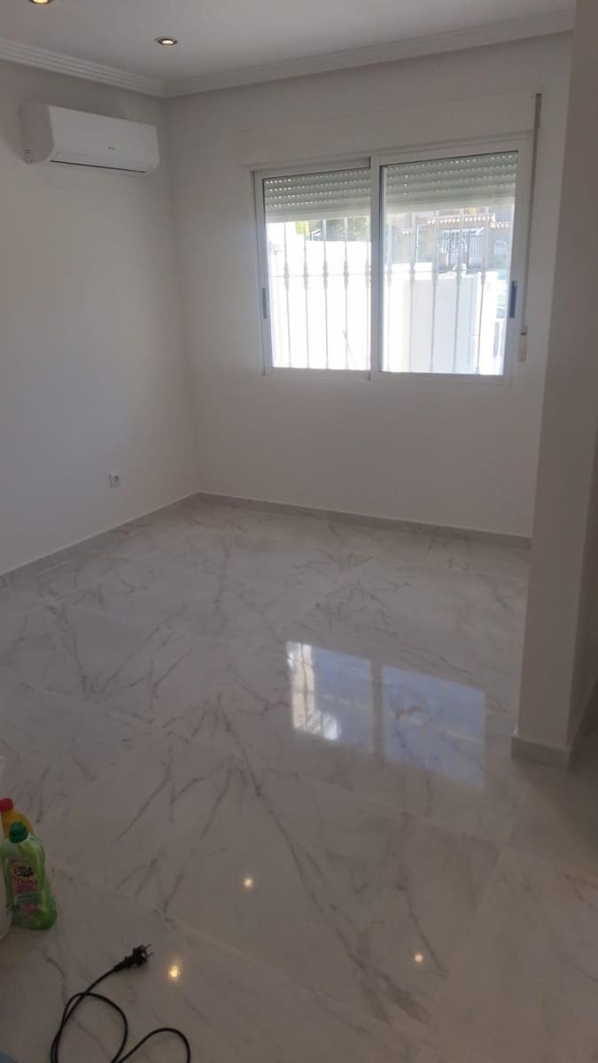 2 sypialnia Dom na sprzedaż w Torrevieja z basenem garażem - 199 600 € (Ref: 9345520)