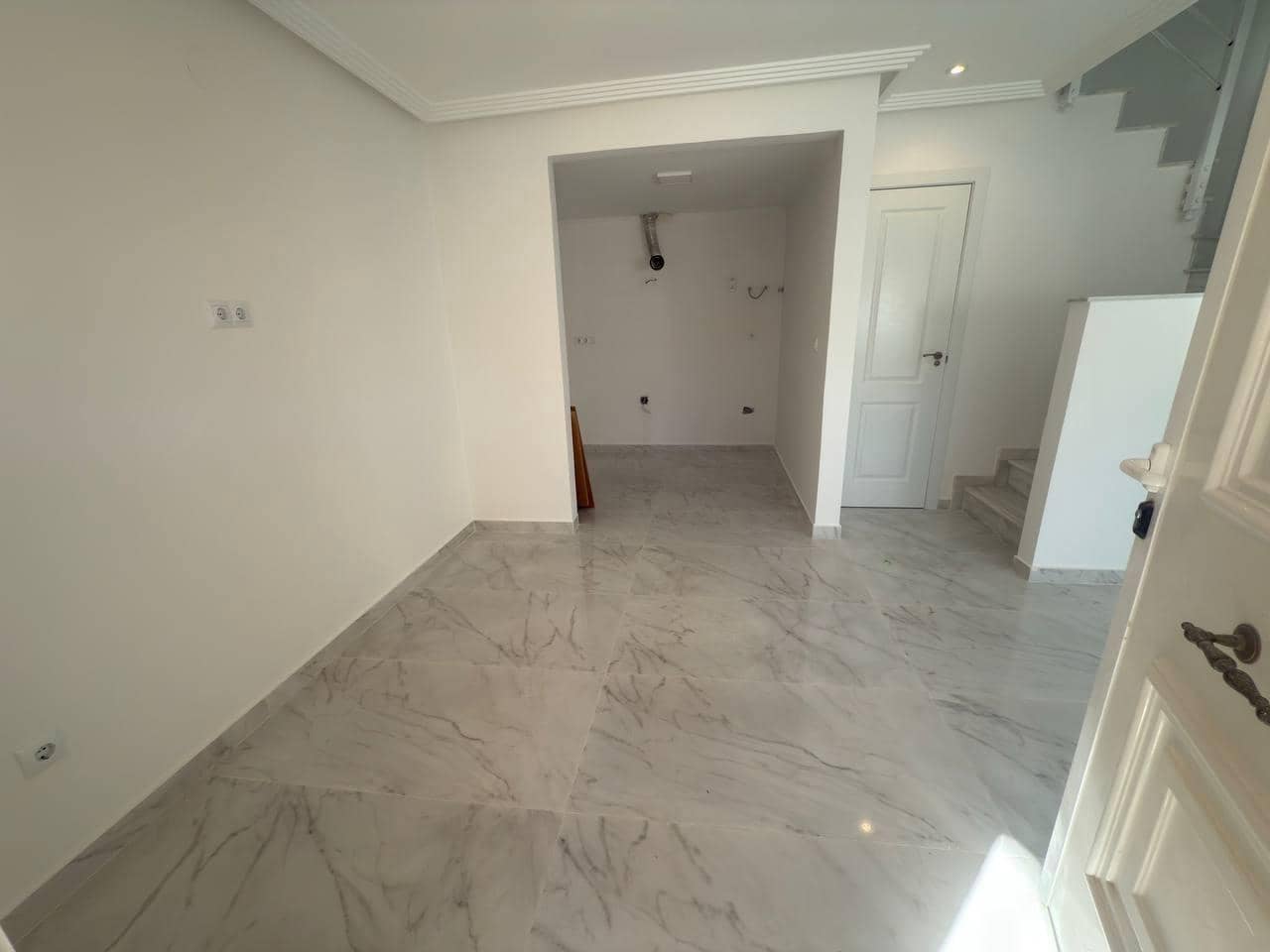 2 sypialnia Dom na sprzedaż w Torrevieja z basenem garażem - 199 600 € (Ref: 9345520)