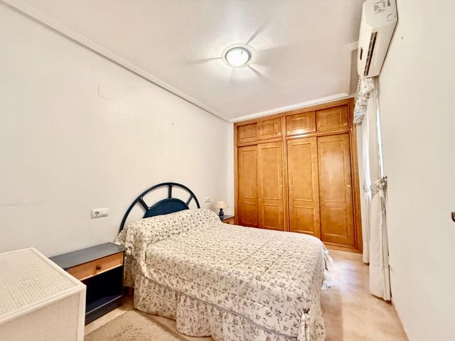 Apartamento de 2 habitaciones en Parque de las Naciones, Torrevieja en venta con piscina - 124.900 € (Ref: 9345524)