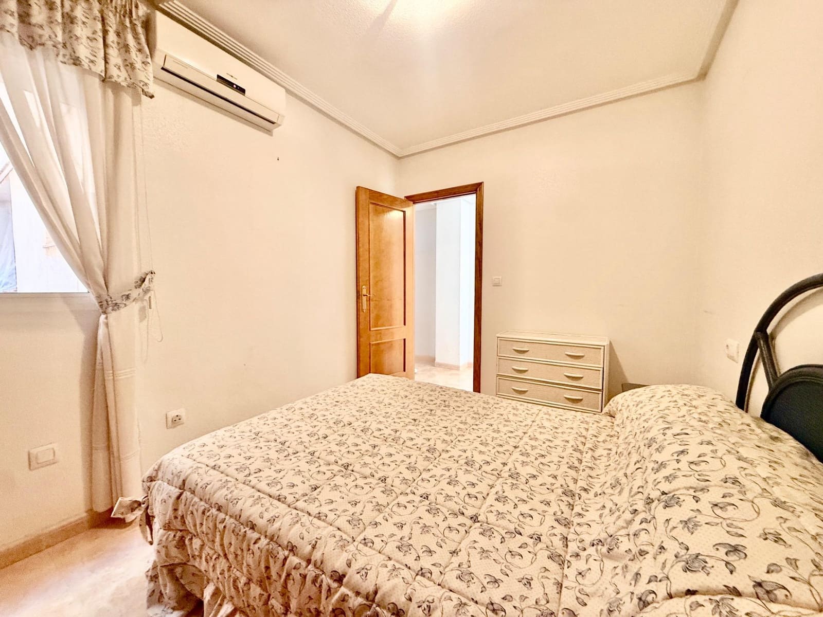 2 soveværelse Lejlighed til salg i Torrevieja med swimmingpool - € 124.900 (Ref: 9345524)