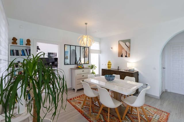 3 bedroom Villa for sale in Blue Lagoon with pool garage - € 449,000 (Ref: 9345528)