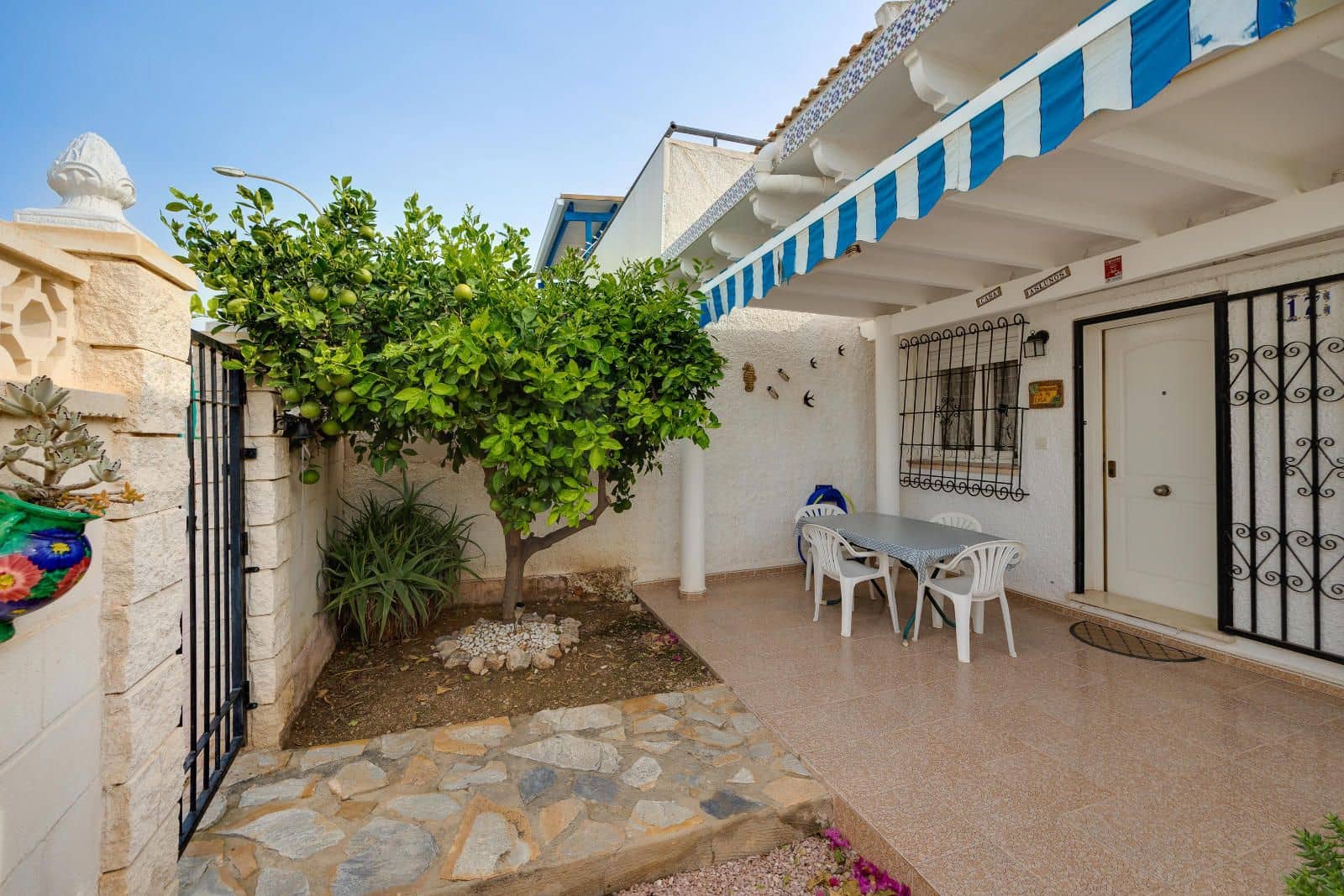 2 bedroom Villa for sale in Orihuela Costa with pool garage - € 189,969 (Ref: 9345535)