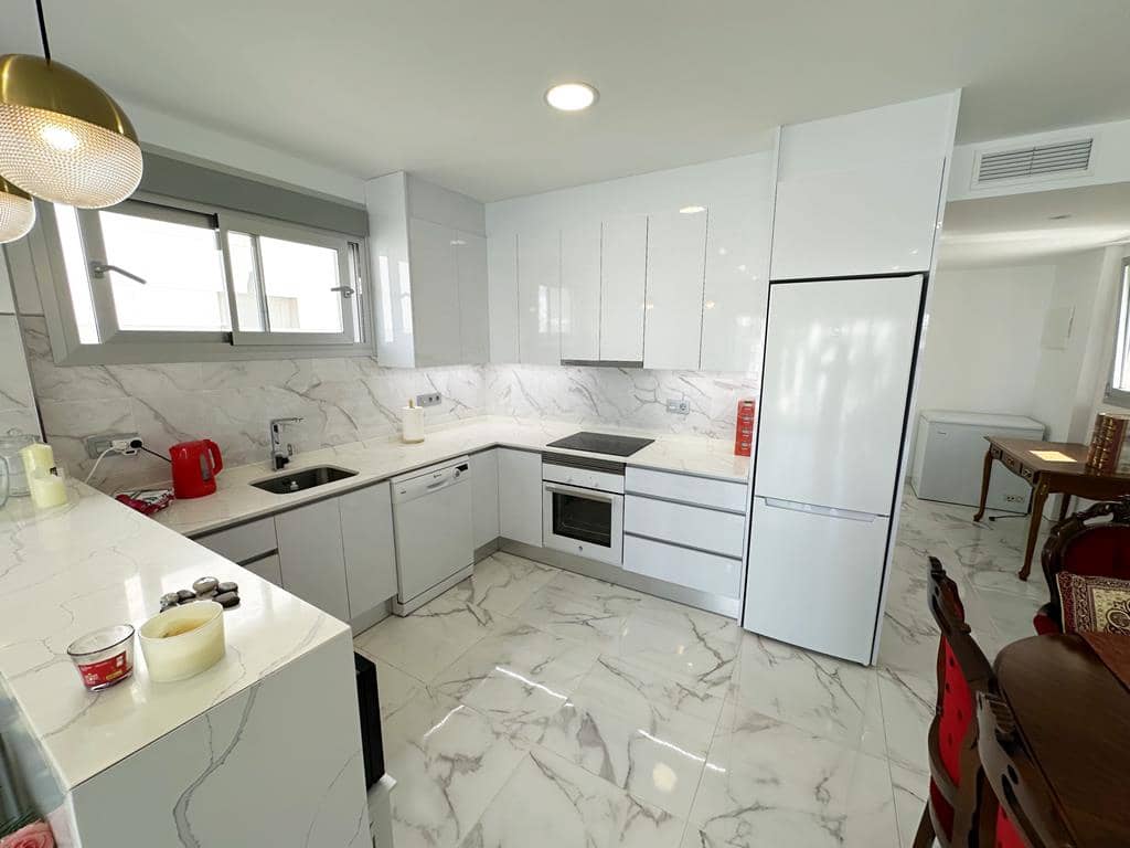 Chalet de 4 habitaciones en Los Alcázares en venta con piscina - 375.900 € (Ref: 9372277)