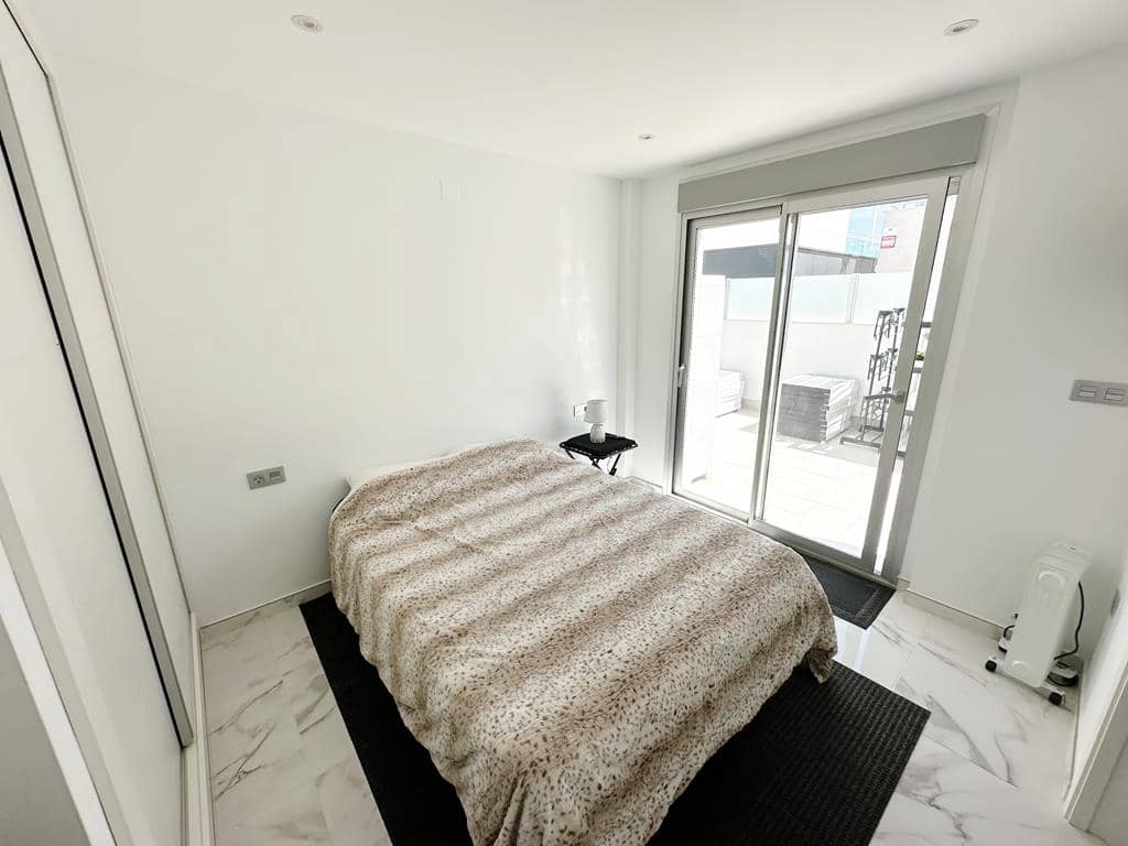 Chalet de 4 habitaciones en Los Alcázares en venta con piscina - 375.900 € (Ref: 9372277)