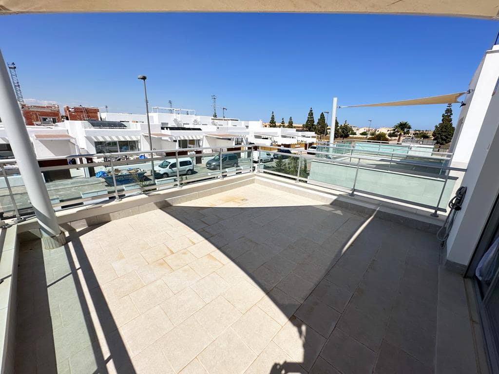 Chalet de 4 habitaciones en Los Alcázares en venta con piscina - 375.900 € (Ref: 9372277)