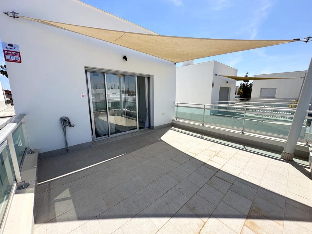 Chalet de 4 habitaciones en Los Alcázares en venta con piscina - 375.900 € (Ref: 9372277)