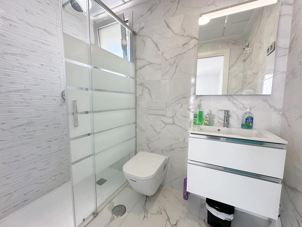 Chalet de 4 habitaciones en Los Alcázares en venta con piscina - 375.900 € (Ref: 9372277)