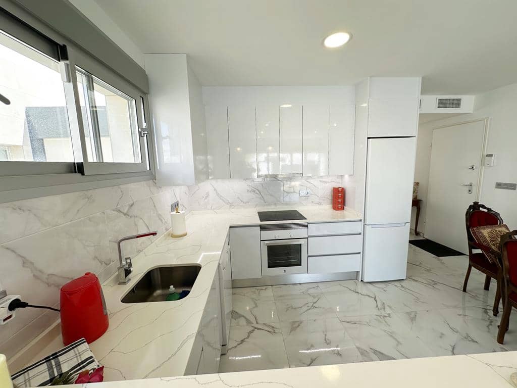 Chalet de 4 habitaciones en Los Alcázares en venta con piscina - 375.900 € (Ref: 9372277)