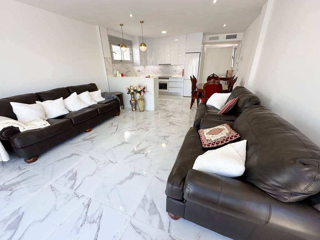 Chalet de 4 habitaciones en Los Alcázares en venta con piscina - 375.900 € (Ref: 9372277)