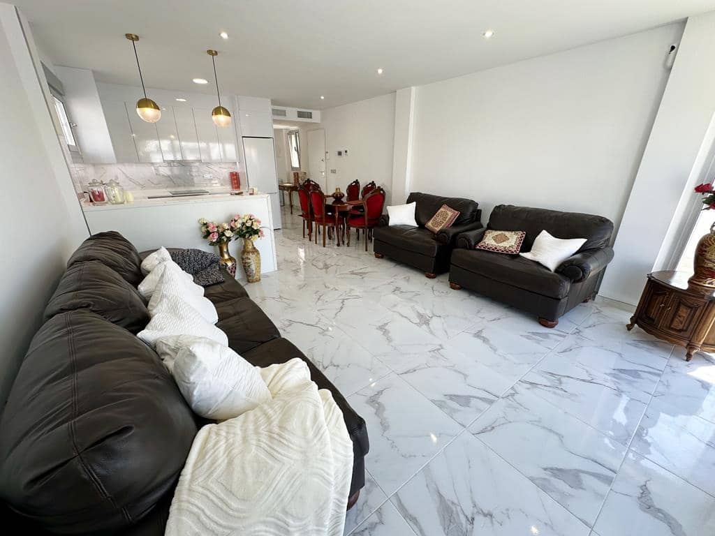 Chalet de 4 habitaciones en Los Alcázares en venta con piscina - 375.900 € (Ref: 9372277)