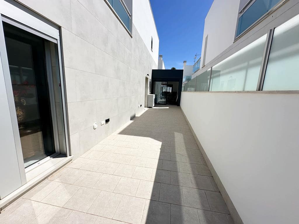 Chalet de 4 habitaciones en Los Alcázares en venta con piscina - 375.900 € (Ref: 9372277)