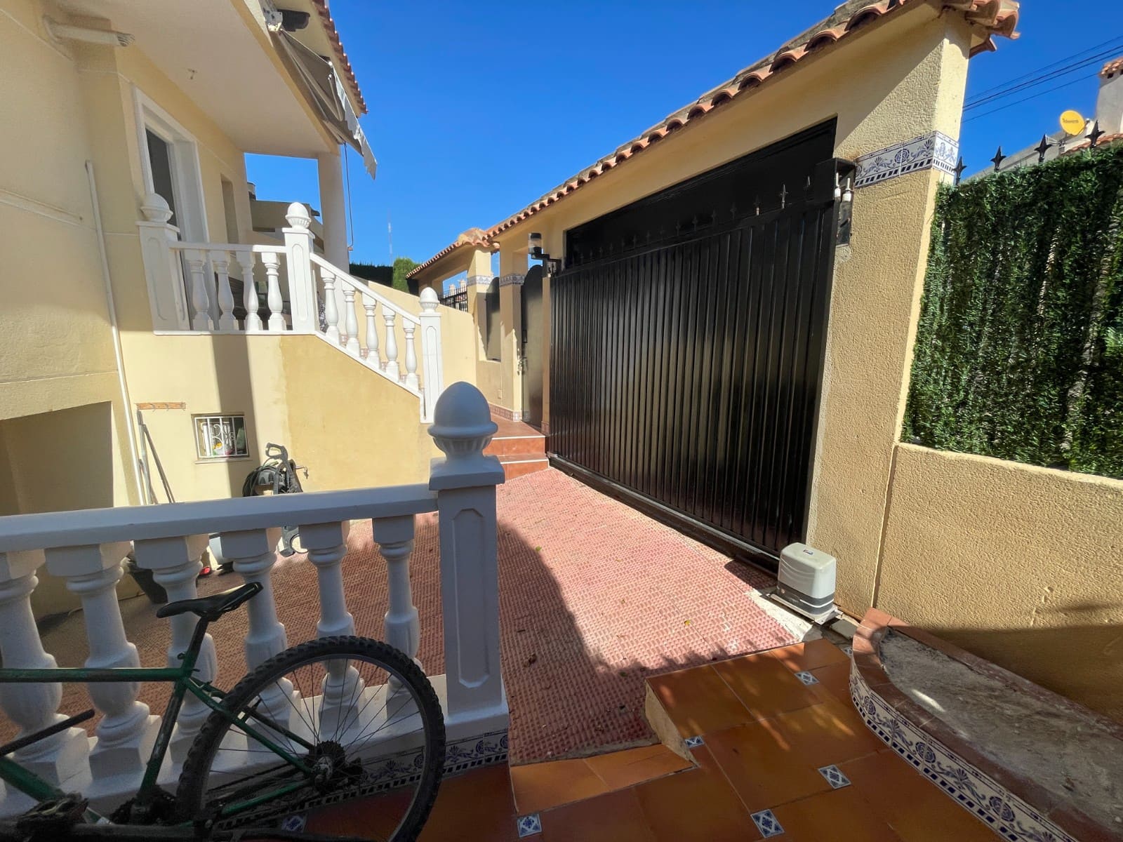 4 soveværelse Villa til salg i Guardamar del Segura - € 410.000 (Ref: 9383842)