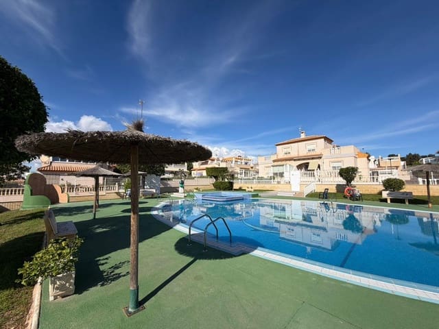 4 soverom Kjedet enebolig til salgs i Los Frutales, Torrevieja med svømmebasseng - € 369 000 (Ref: 9383844)
