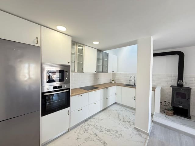 4 soverom Kjedet enebolig til salgs i Los Frutales, Torrevieja med svømmebasseng - € 369 000 (Ref: 9383844)